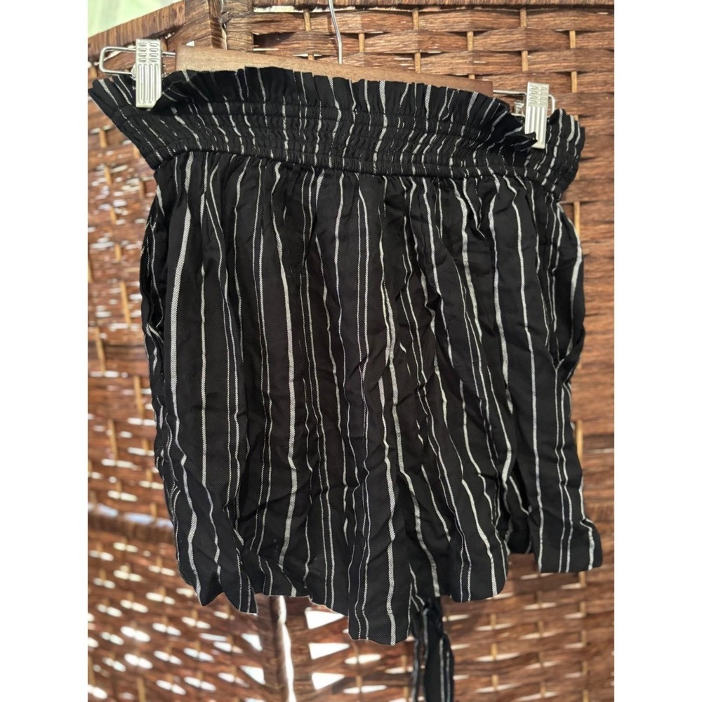 Hollister High Rise Shorts Black White Striped Paper Bag Waist Medium